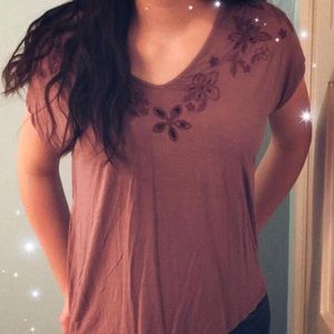 american eagle mauve pattern cutout tee